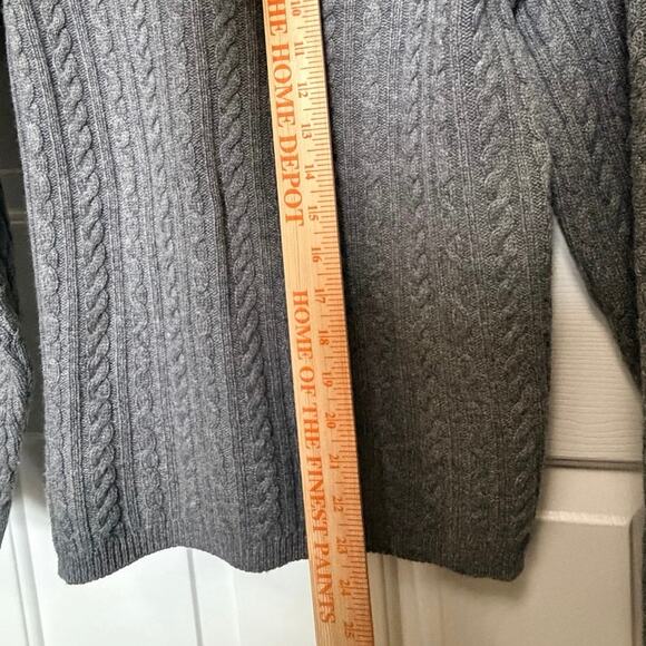 Brooks Brothers Italian Cashmere Cable Knit V-Neck Sweater – Women’s M - Picture 9 of 11